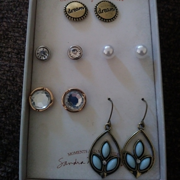 Jewelry - 💜5 for $15💜 Earring set